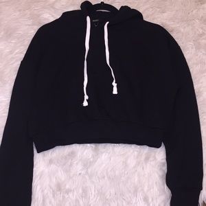 BLACK CROPPED SWEATSHIRT